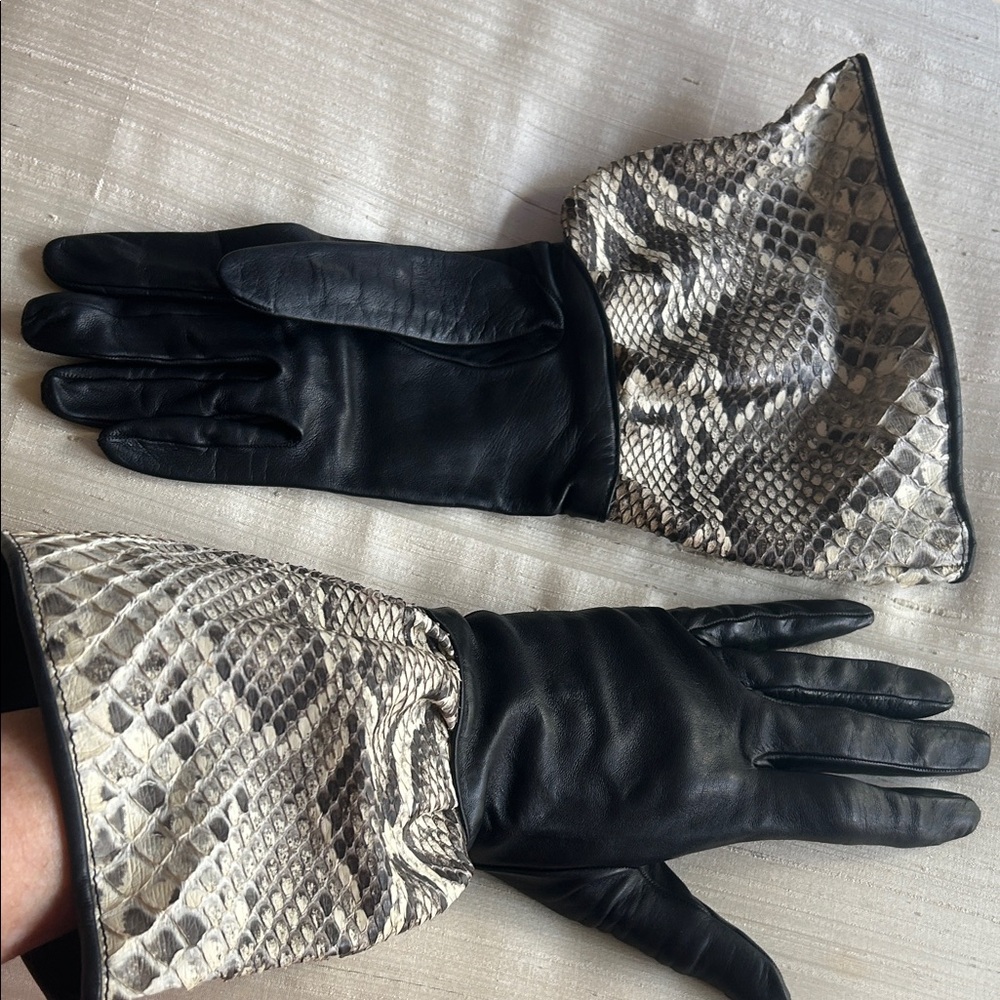 Prada Black Leather gloves with Real Snakeskin Cuffs